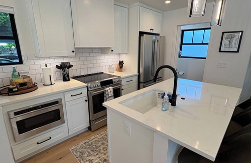 East Queen Anne House | NEW ~ Queen Anne City Escape - 1 bed, 1.5 bath, dog friendly, 1 parking space