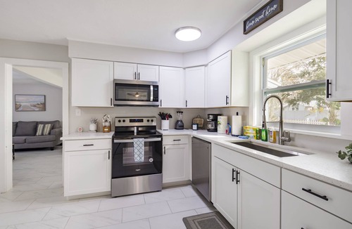 Bayou Oaks House | NEW Remodeled Pool Home w/Mini Golf By Downtown