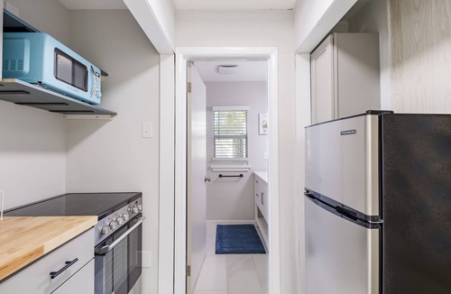 Bayou Oaks House | NEW Remodeled Pool Home w/Mini Golf By Downtown