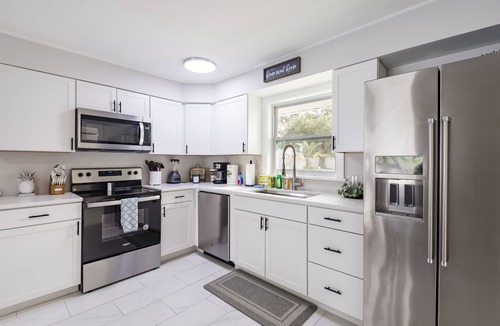 Bayou Oaks House | NEW Remodeled Pool Home w/Mini Golf By Downtown