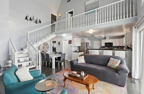 Clearlake Villa | NEW! Serenity house (3-Bedroom Villa) - Pets Allowed