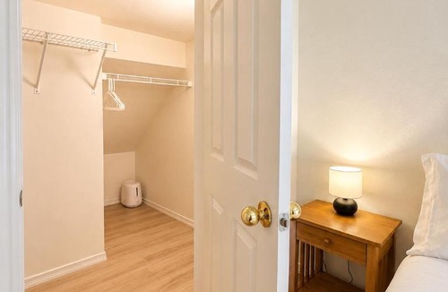 Old Ballard House | NEW Sleeps 8 Ballard Townhouse