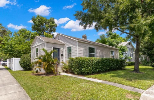 Courier City - Oscawana Apartment | NEW SoHo Sanctuary - Gorgeous Apartment Steps to S Howard Ave with Fenced Yard