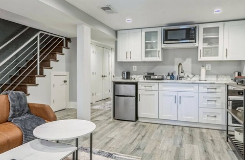 Brightwood Park Condo | NEW Stylish Suite near Manor Park