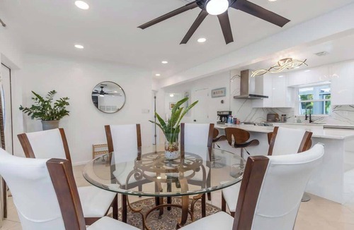 South Pinellas Community Council Villa | NEW! Tropical Paradise with Pool! 5 mins to beach!