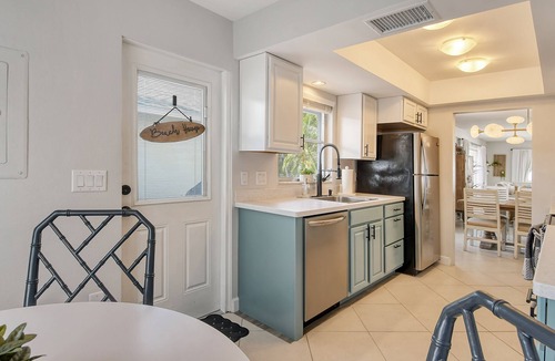 Siesta Key Villa | New Villa on Siesta Key! 2 Bedrooms with Pool, Dock, and Walkable to Beach!