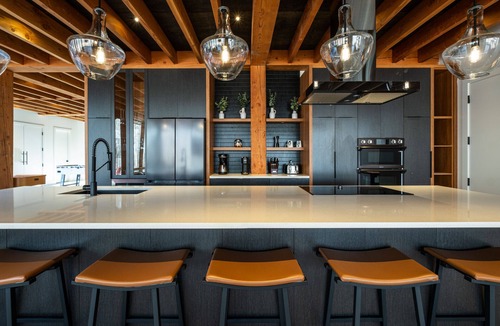 Mont-Tremblant House | NEW! Villa Woodland | 7 Bedrooms | 4000 sq.ft Modern Villa | Hot Tub & Fire Pit | Near Resort