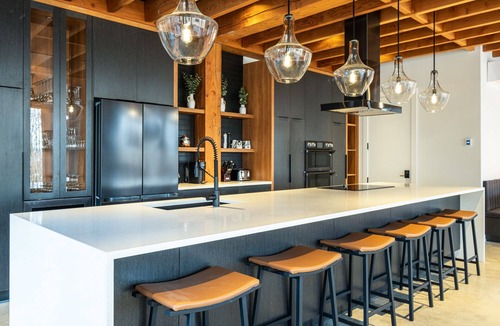 Mont-Tremblant House | NEW! Villa Woodland | 7 Bedrooms | 4000 sq.ft Modern Villa | Hot Tub & Fire Pit | Near Resort