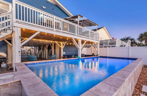 North Myrtle Beach Villa | New! Water Views! Heated Pool! 4 min walk to Beach
