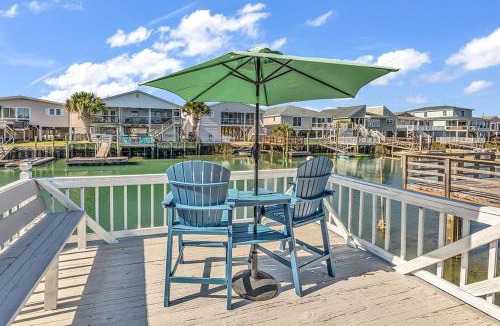 North Myrtle Beach Villa | New! Water Views! Heated Pool! 4 min walk to Beach