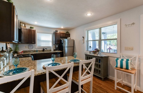 Lampe Cottage | Newer 2 Bedroom 1 Bathroom House - Sleeps 5 Queen bed , triple bunk bed