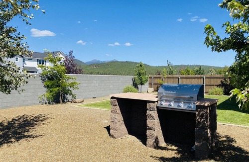 Bellemont House | Newly built home near downtown Flagstaff, sleeps 8, large backyard and amenities