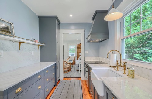 Eastport House | Newly Renovated 2-Bedrom Eastport Home - Park in the Drive and Walk to Downtown