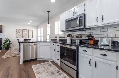 Cary House | Newly Renovated Modern Home centrally located in Cary, near RDU and PNC Arena