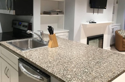 Mount Pleasant Apartment | Newly renovated spacious central 1br near Zoo