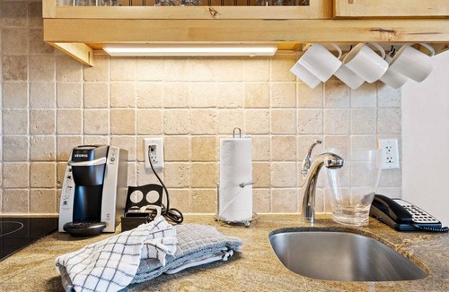 Kimball Junction Condo | Newpark 214 | Private Hot Tub | Kitchenette | Fireplace | Washer/Dryer | Balcony | Pool & Hot Tub