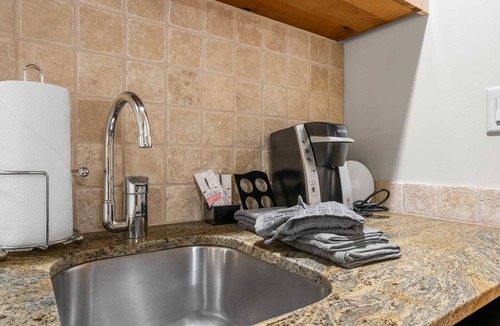 Kimball Junction Condo | Newpark 214 | Private Hot Tub | Kitchenette | Fireplace | Washer/Dryer | Balcony | Pool & Hot Tub