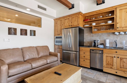Kimball Junction Condo | Newpark 408-A | Private Hot Tub | Kitchenette | Olympic Park & Mtn Views | Fireplace | Top Floor