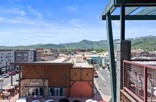 Kimball Junction Condo | Newpark 408-A | Private Hot Tub | Kitchenette | Olympic Park & Mtn Views | Fireplace | Top Floor