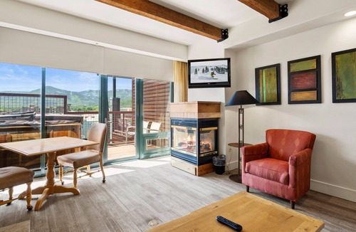 Kimball Junction Condo | Newpark 408-A | Private Hot Tub | Kitchenette | Olympic Park & Mtn Views | Fireplace | Top Floor
