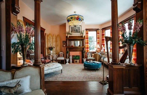 Lyons Bed & Breakfast | Nine Columns