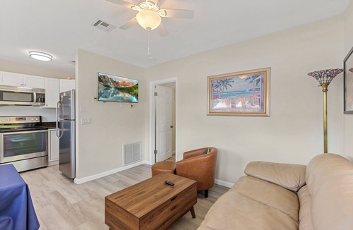 Laurel Cottage | NOKOMIS BEACH BUNGALOW 229 15 mins walk to the beach