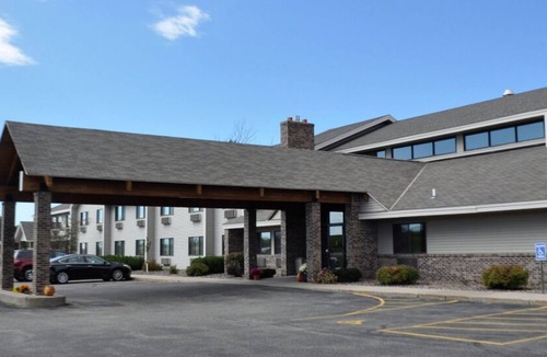 Thorp Hotel | Non-smoking Single King Executive at FairBridge Inn & Suites Thorp