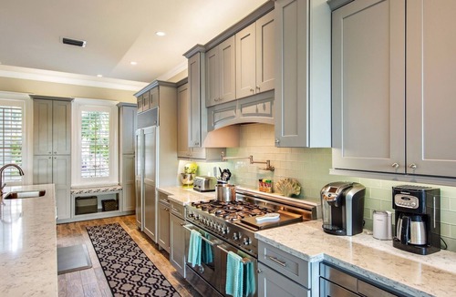 Truman Annex House | *NOONA'S MANSION @ THE ANNEX* Grand Home & Pool + LAST KEY SERVICES.