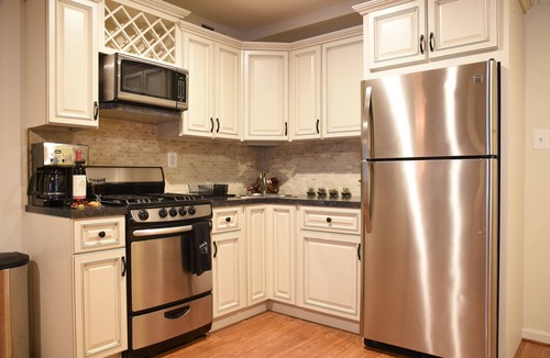 Laurel House | Nora's Guest House- fine living by LLOYD SUITES