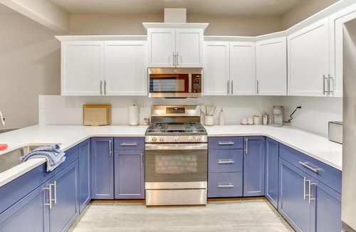 Sunset House | North End blue -Hot Tub - Fire Pit - E Bikes -4 BR