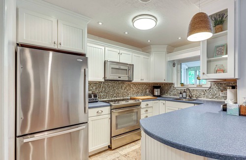 Long Beach Cottage | Oak Island Cottage: Minutes to Long Beach!