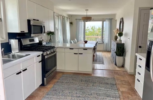 Block Island Cottage | Oar Naut- Bright 4 Bedroom Beach Cottage, Close to Town