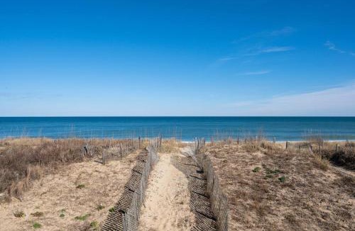 Kill Devil Hills House | OBX 4BR Oceanfront Cottage