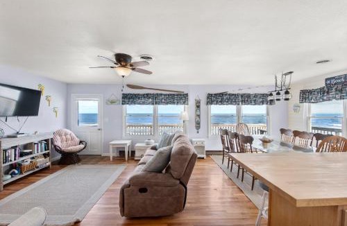 South Nags Head House | OBX Oceanfront Cozy Cottage