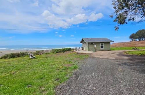 Fort Bragg House | Ocean Front with Private Stairway to Seaside Beach