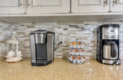 Isla Del Sol Cottage | Ocean-view Beach House in Galveston, Dogs Welcome!