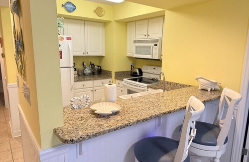 North Myrtle Beach Condo | Ocean View Condo - Beach Front Pool and Hot tub!