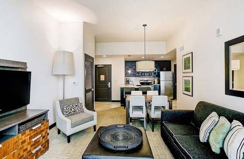 Northeast Virginia Beach Hotel | Ocean View Getaway in Virginia Beach! Outdoor Swimming Pool, Kitchenette!