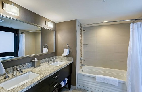 Northeast Virginia Beach Hotel | Ocean View Getaway in Virginia Beach! Outdoor Swimming Pool, Kitchenette!