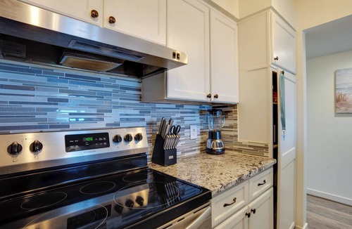 Oceanmarsh Subdivision Apartment | Ocean-view Island Condo w/Pool: Pets Welcome!