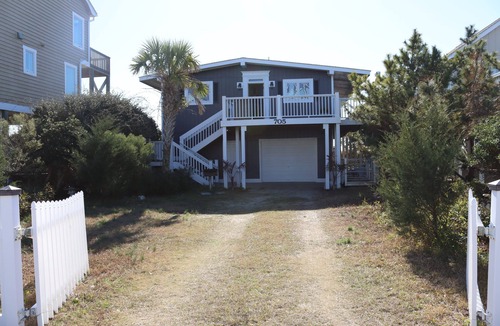 Holden Beach Cottage | Oceanfront Cottage with Great Views!