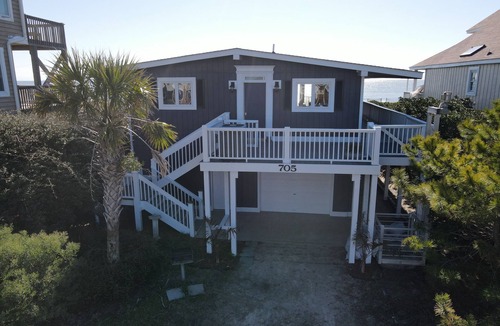 Holden Beach Cottage | Oceanfront Cottage with Great Views!