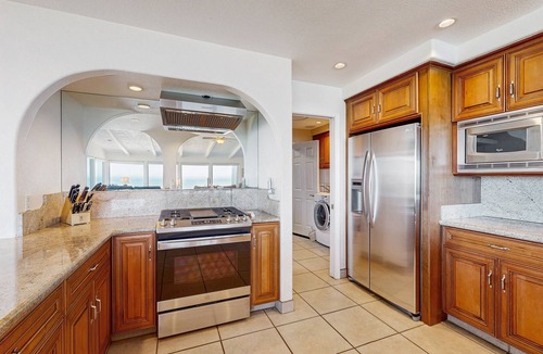 Fort Bragg House | Oceanfront Home on the Bluffs w/Hot Tub, Sunroom & Private Beach Access