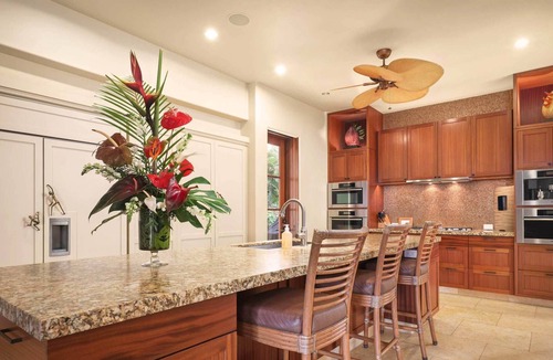 Kamuela Villa | Oceanfront Large Beach Villa