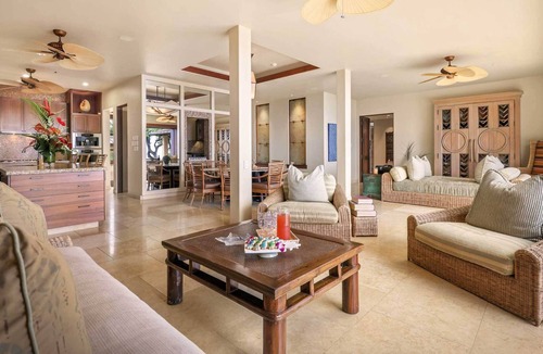Kamuela Villa | Oceanfront Large Beach Villa