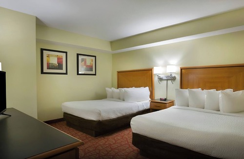 Downtown Myrtle Beach Hotel | Oceanfront Oasis | 3 Units | 5.0 mi to Hollywood Wax Museum