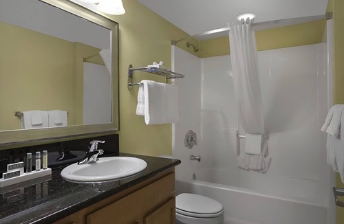 Downtown Myrtle Beach Hotel | Oceanfront Oasis | 3 Units | 5.0 mi to Hollywood Wax Museum