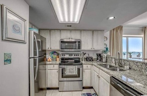 Myrtle Beach Condo | Oceanfront | Walk to Boardwalk | Indoor/Outdoor Pool | Lazy River | Hot Tub | Walk to Convention Ctr