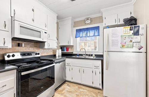 Atlantic Beach Cottage | Oceanfront with Expansive Deck & Stunning View