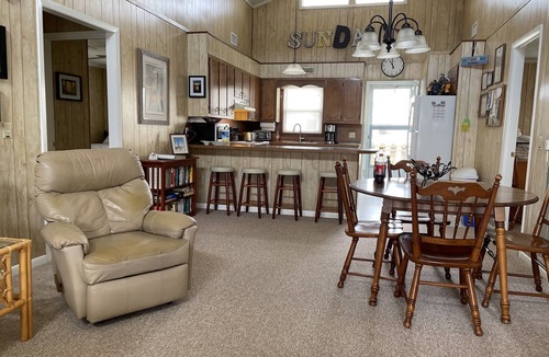 Ocean Isle Beach Cottage | OceanIsleBeach, NC/2nd Row/ Free Parking/Near Access Across St